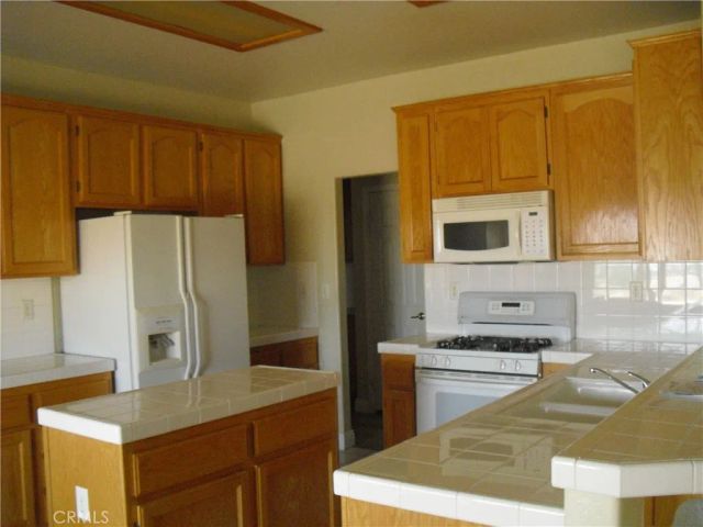 4209 W Grandview Drive West, Palmdale, CA 93551