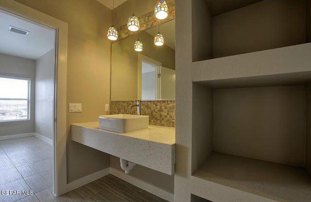 410 Thorn Avenue 8, El Paso, TX 79912