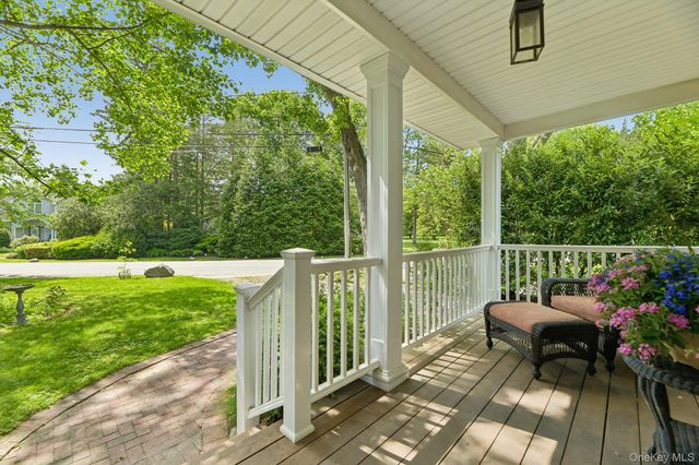 6 Pine Place, Greenlawn, NY 11740