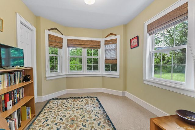 6 Pine Place, Greenlawn, NY 11740