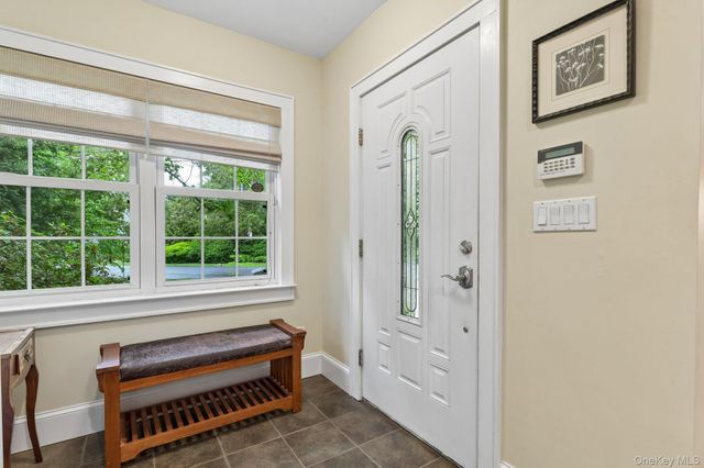 6 Pine Place, Greenlawn, NY 11740