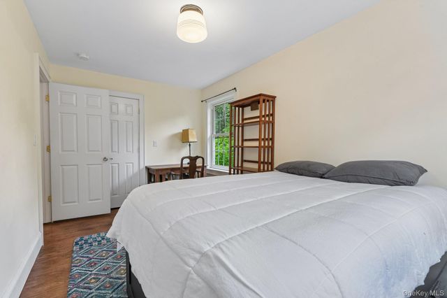 6 Pine Place, Greenlawn, NY 11740