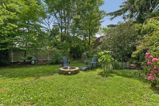 6 Pine Place, Greenlawn, NY 11740