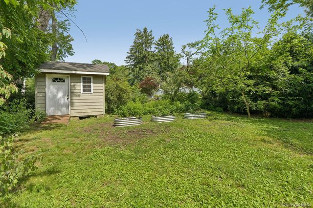 6 Pine Place, Greenlawn, NY 11740