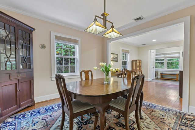 6 Pine Place, Greenlawn, NY 11740