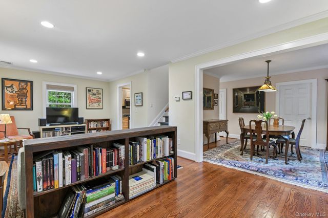 6 Pine Place, Greenlawn, NY 11740