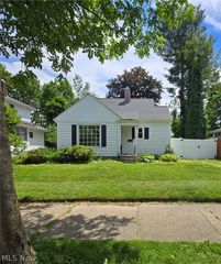 1404 Bryden Drive, Akron, OH 44313