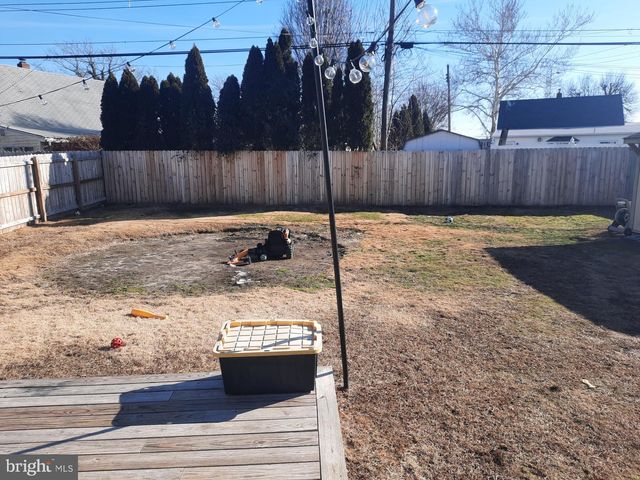 334 CRABTREE DR, Levittown, PA 19055