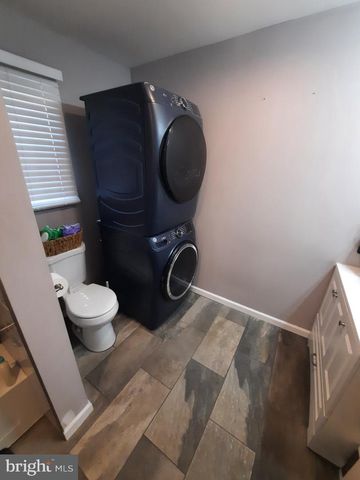 334 CRABTREE DR, Levittown, PA 19055