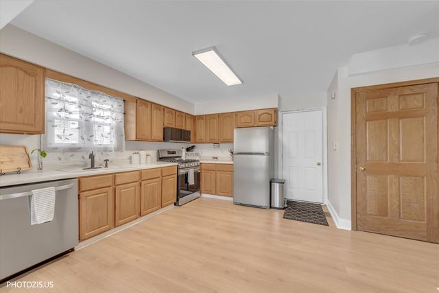 314 Maple Lane, Round Lake, IL 60073