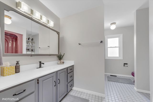 314 Maple Lane, Round Lake, IL 60073