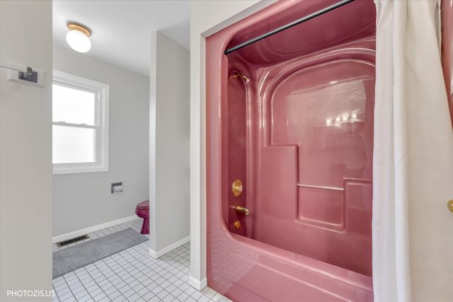 314 Maple Lane, Round Lake, IL 60073