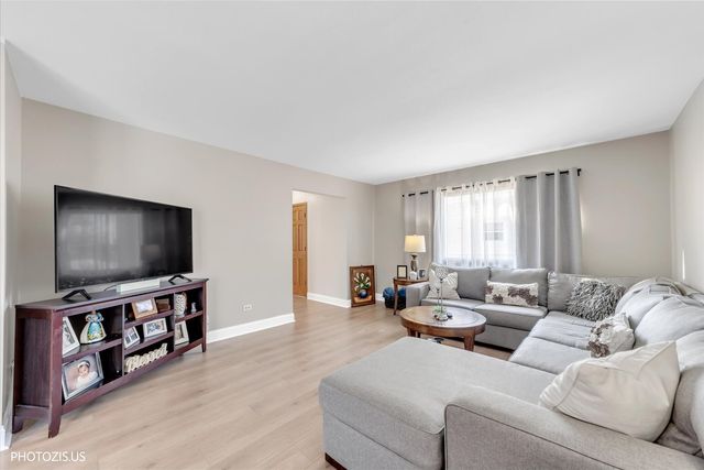 314 Maple Lane, Round Lake, IL 60073