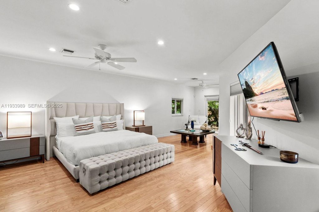 Image 12 of property listing at 6511 Riviera Dr, Coral Gables, FL 33146