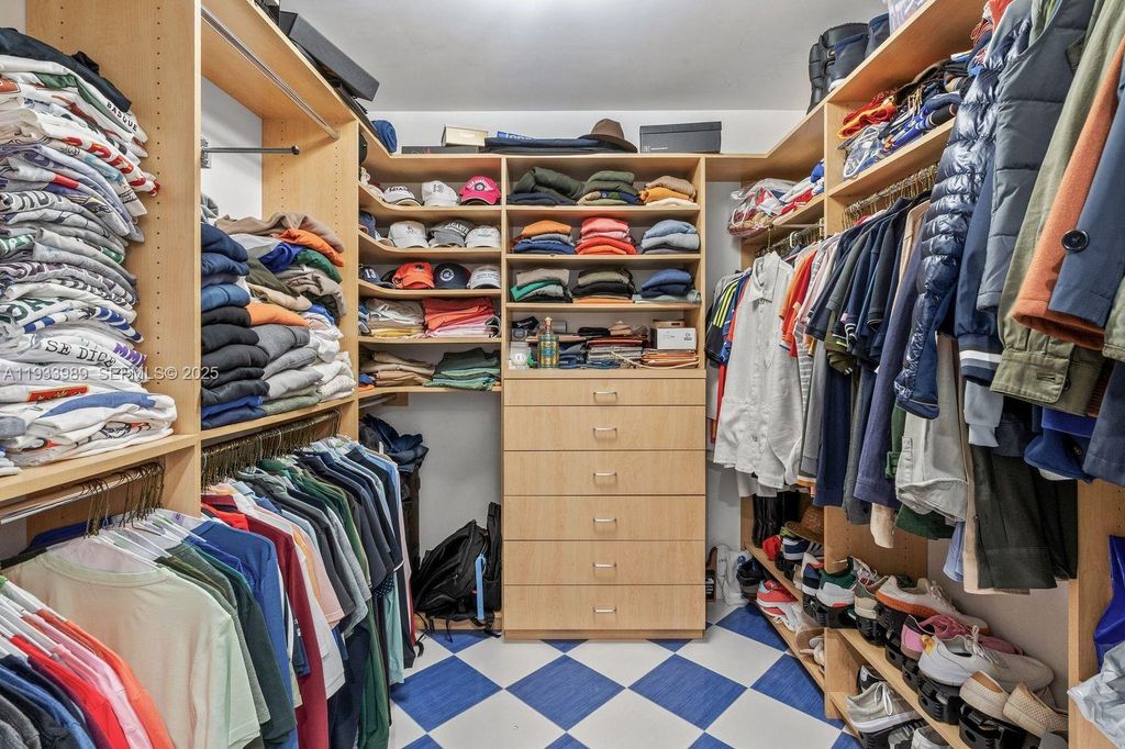 Image 16 of property listing at 6511 Riviera Dr, Coral Gables, FL 33146