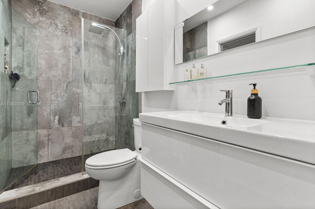 Image 19 of property listing at 6511 Riviera Dr, Coral Gables, FL 33146