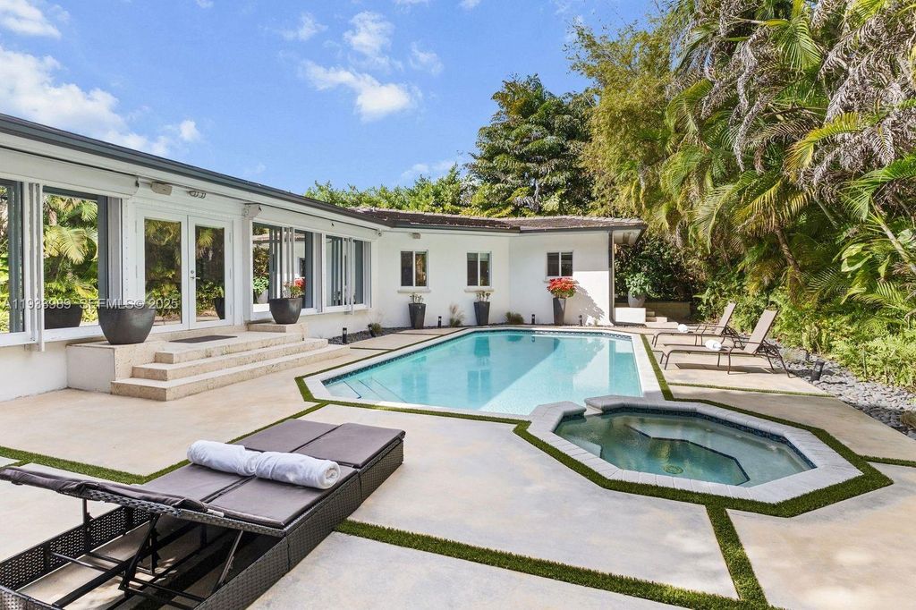 Image 24 of property listing at 6511 Riviera Dr, Coral Gables, FL 33146