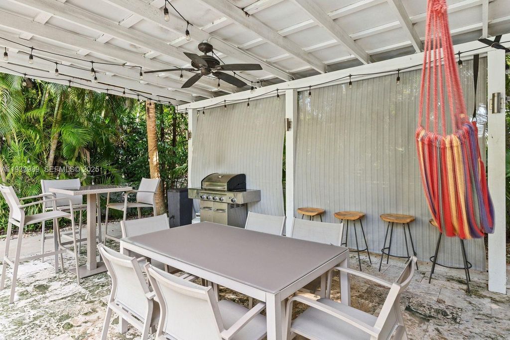 Image 26 of property listing at 6511 Riviera Dr, Coral Gables, FL 33146