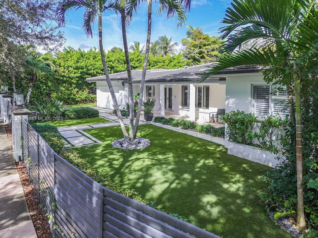 Image 28 of property listing at 6511 Riviera Dr, Coral Gables, FL 33146