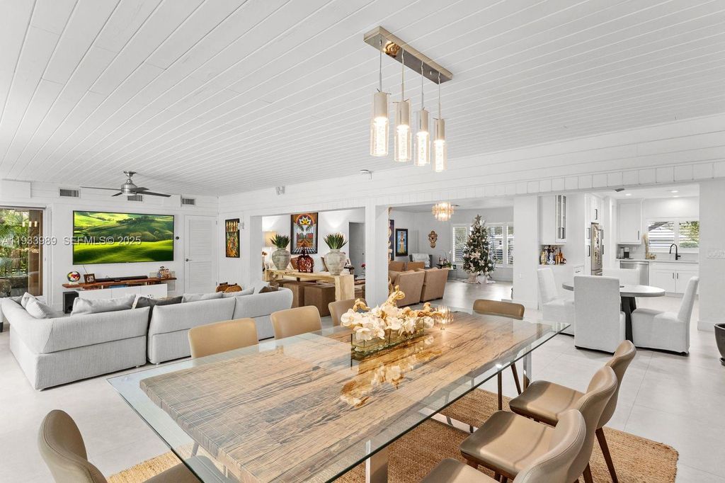 Image 6 of property listing at 6511 Riviera Dr, Coral Gables, FL 33146