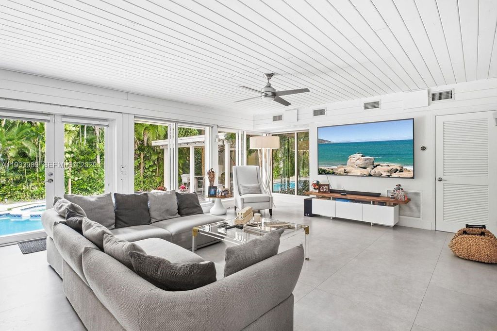 Image 8 of property listing at 6511 Riviera Dr, Coral Gables, FL 33146