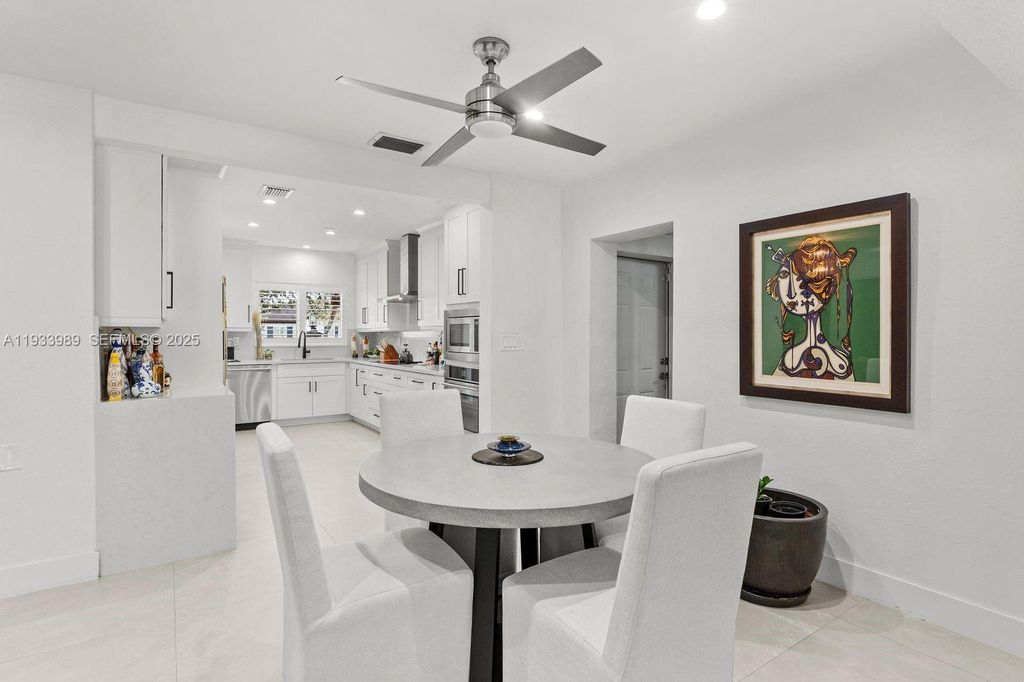 Image 9 of property listing at 6511 Riviera Dr, Coral Gables, FL 33146