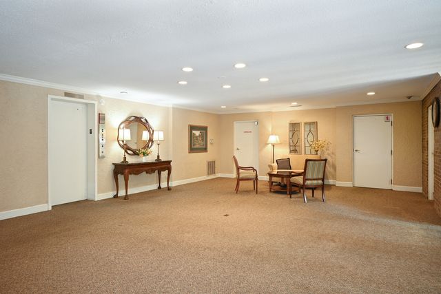 40 S Main Street 2D, Glen Ellyn, IL 60137
