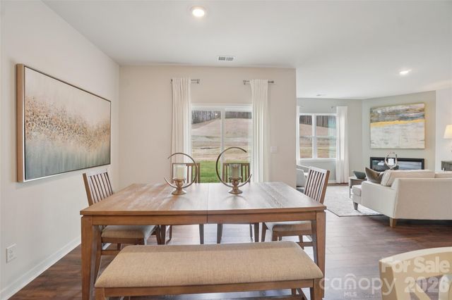 628 Country Oak Drive, Asheville, NC 28804