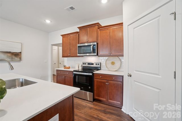 628 Country Oak Drive, Asheville, NC 28804
