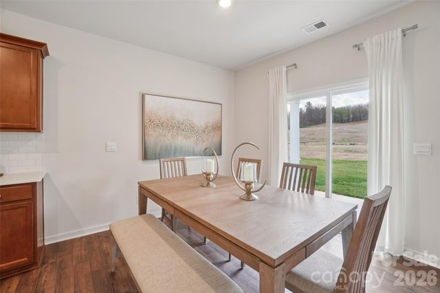 628 Country Oak Drive, Asheville, NC 28804