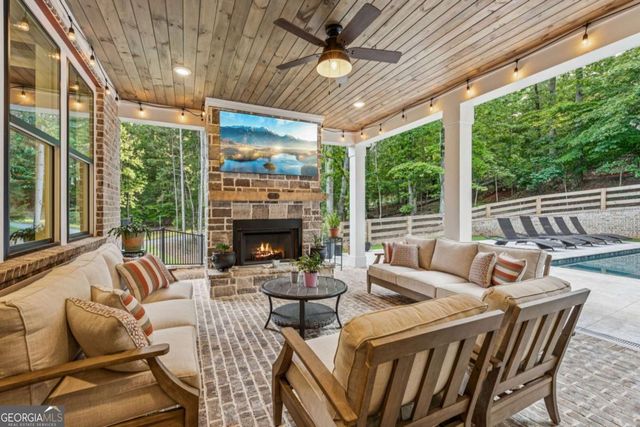 6326 Point Twenty Two, Gainesville, GA 30506