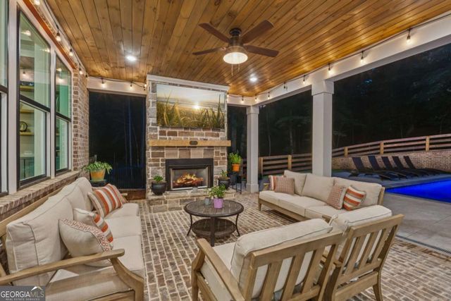 6326 Point Twenty Two, Gainesville, GA 30506