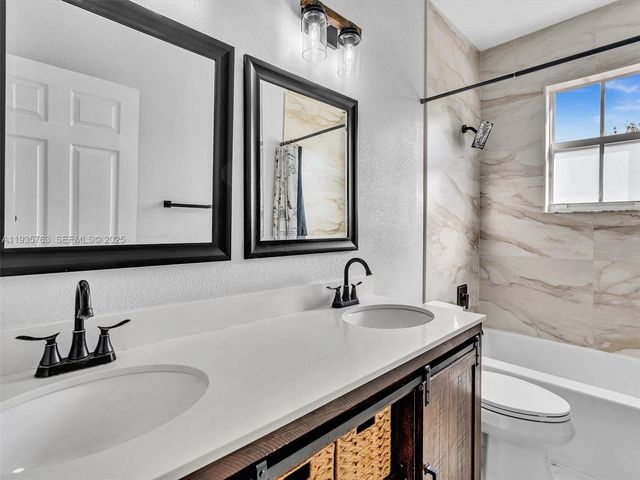 2027 SE 12th St, Homestead, FL 33035