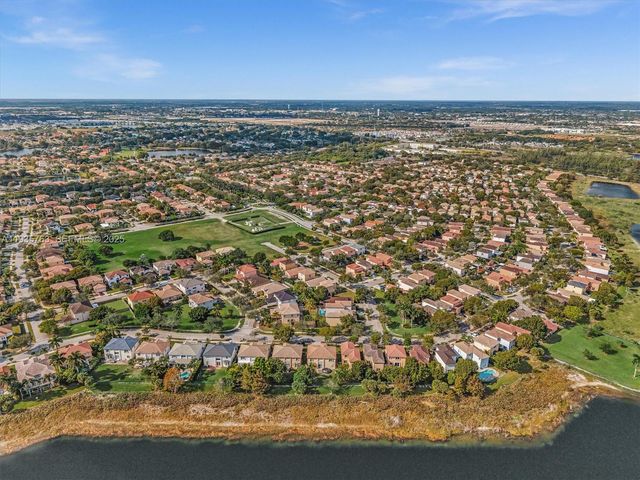 2027 SE 12th St, Homestead, FL 33035