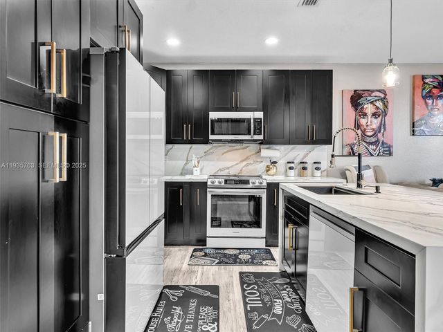 2027 SE 12th St, Homestead, FL 33035