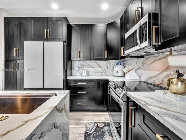 2027 SE 12th St, Homestead, FL 33035