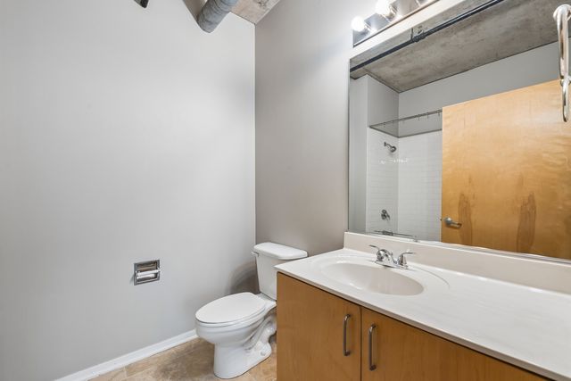 700 W VAN BUREN Street 604, Chicago, IL 60607