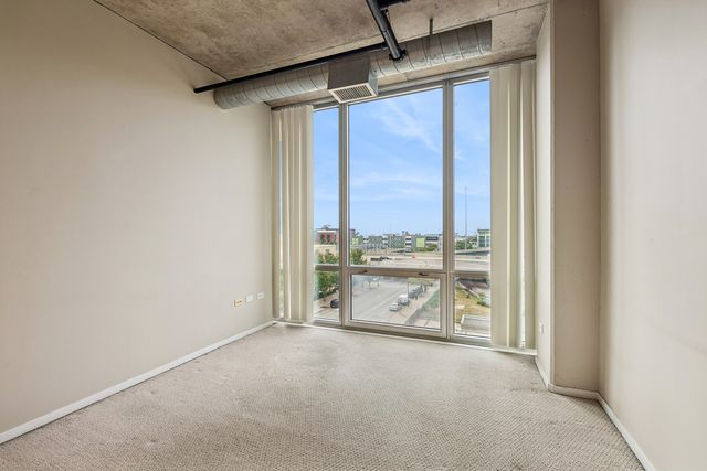 700 W VAN BUREN Street 604, Chicago, IL 60607