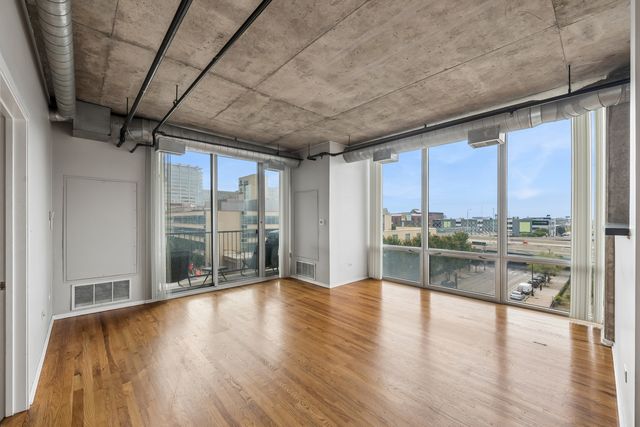 700 W VAN BUREN Street 604, Chicago, IL 60607