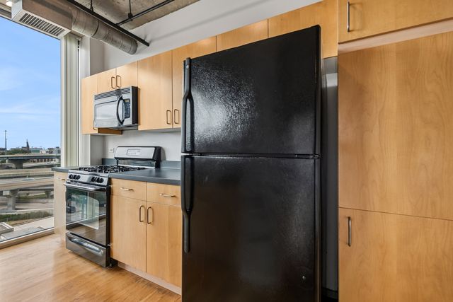 700 W VAN BUREN Street 604, Chicago, IL 60607