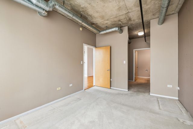700 W VAN BUREN Street 604, Chicago, IL 60607