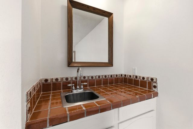 155 Calle Ojo Feliz A, Santa Fe, NM 87505