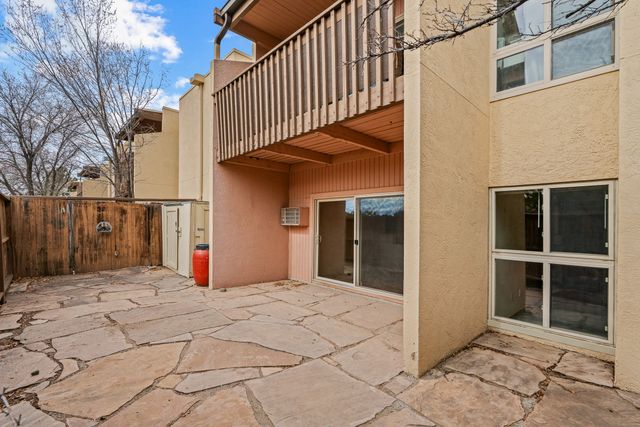 155 Calle Ojo Feliz A, Santa Fe, NM 87505