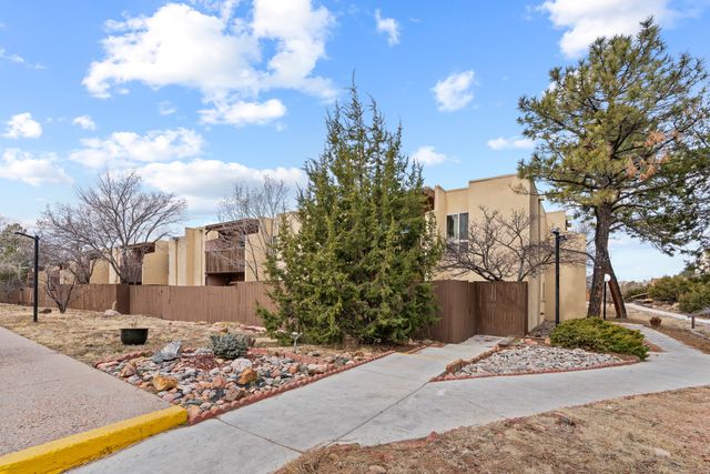 155 Calle Ojo Feliz A, Santa Fe, NM 87505