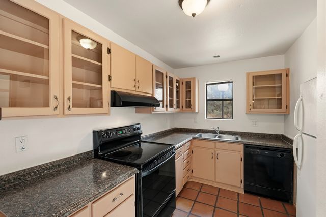 155 Calle Ojo Feliz A, Santa Fe, NM 87505