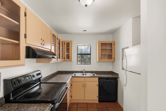 155 Calle Ojo Feliz A, Santa Fe, NM 87505