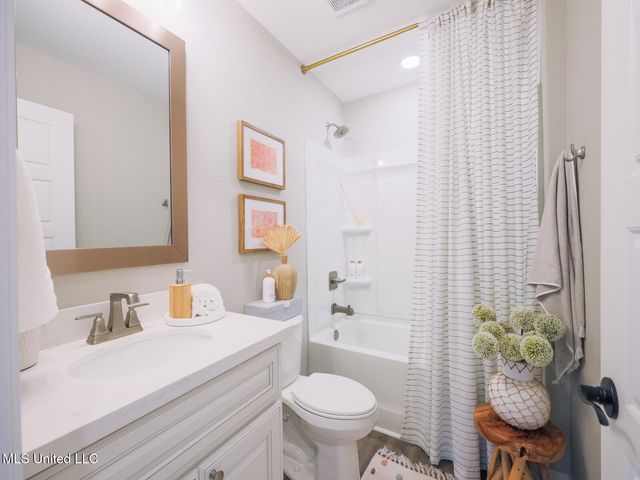 123 Everly Circle, Ocean Springs, MS 39564