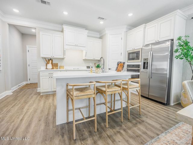 123 Everly Circle, Ocean Springs, MS 39564