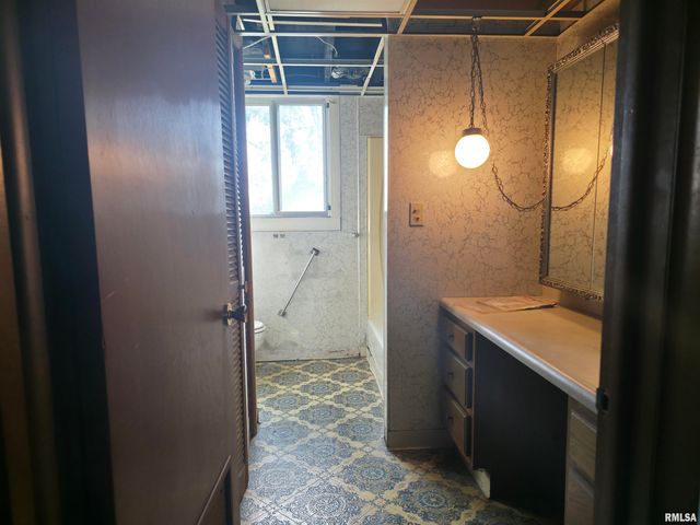 619 MEADOW LARK Drive, Quincy, IL 62305