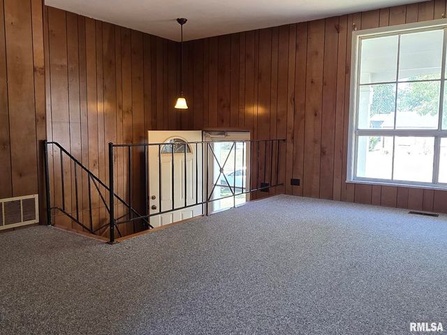 619 MEADOW LARK Drive, Quincy, IL 62305